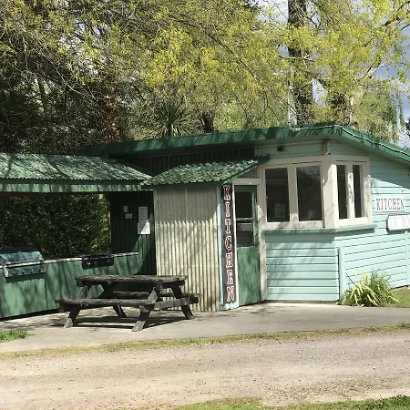 Golden Springs Motel, Holiday Park