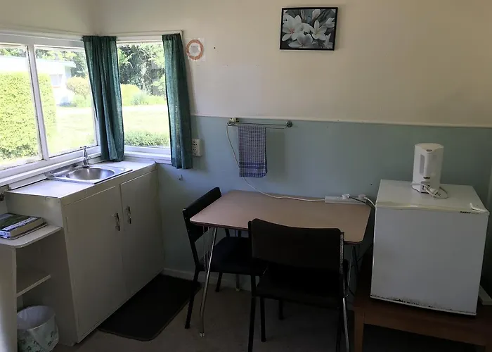 Golden Springs Motel, Holiday Park Motel