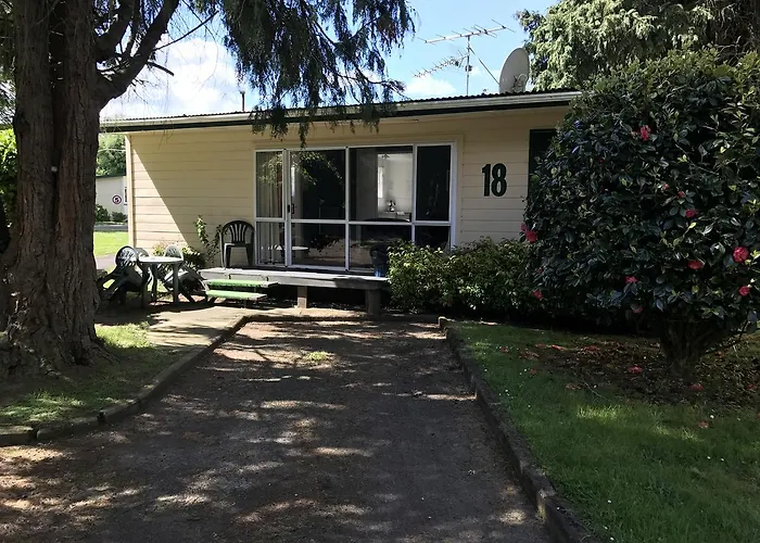 Golden Springs Motel, Holiday Park Motel