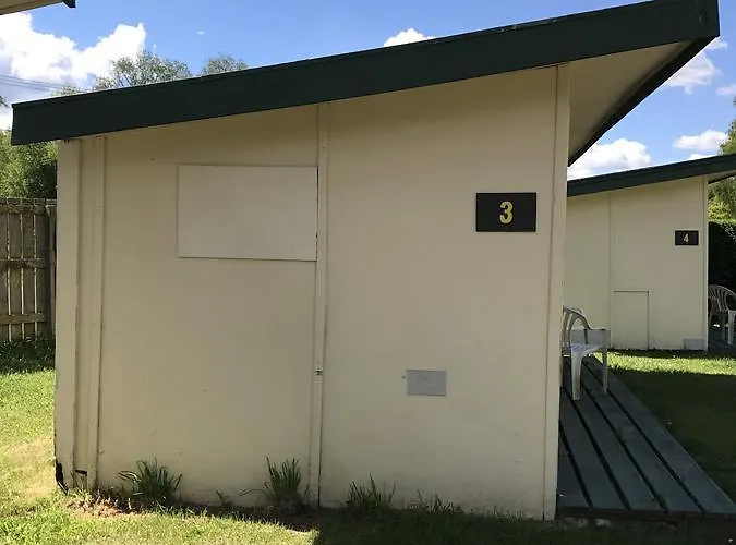 Golden Springs Motel, Holiday Park