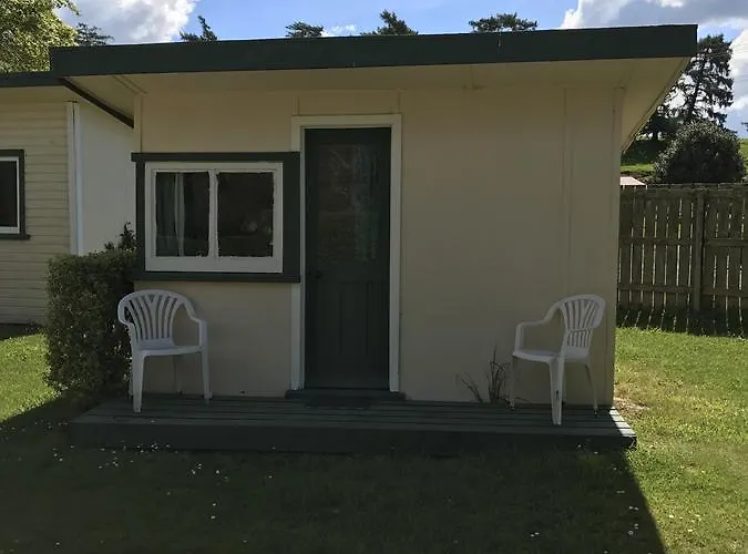 Golden Springs Motel, Holiday Park 3*