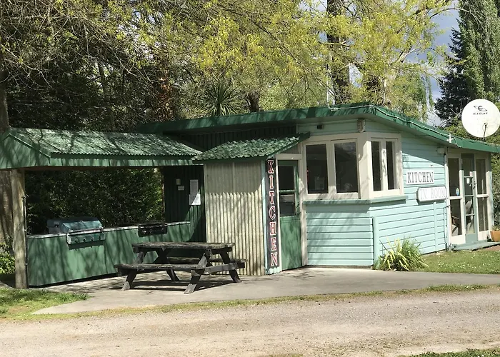 Golden Springs Motel, Holiday Park Motel